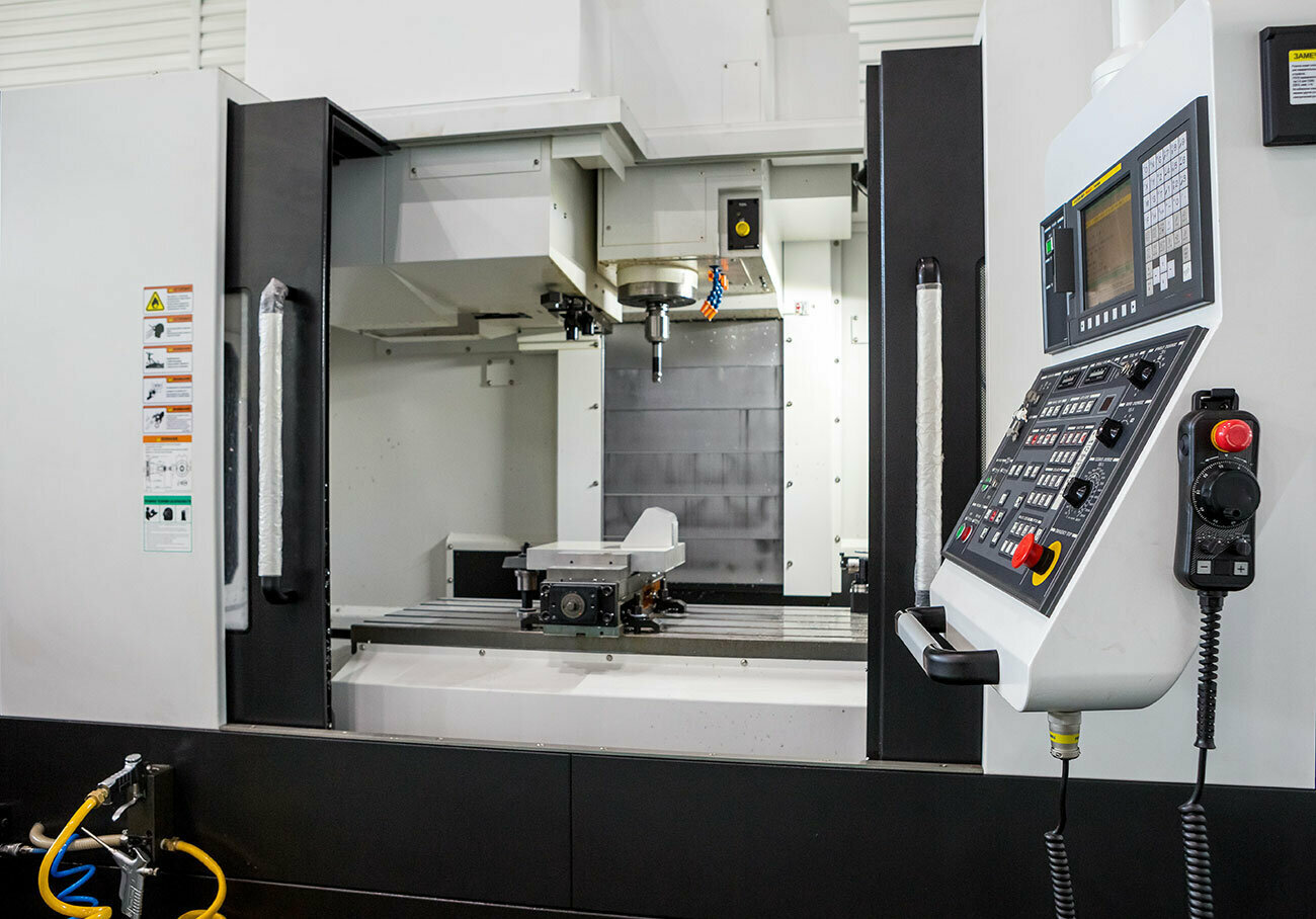 Machine tool with an attached door