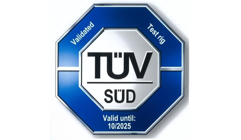 すべての評価試験機に貼られているTUV SUDのオクタゴンマーク