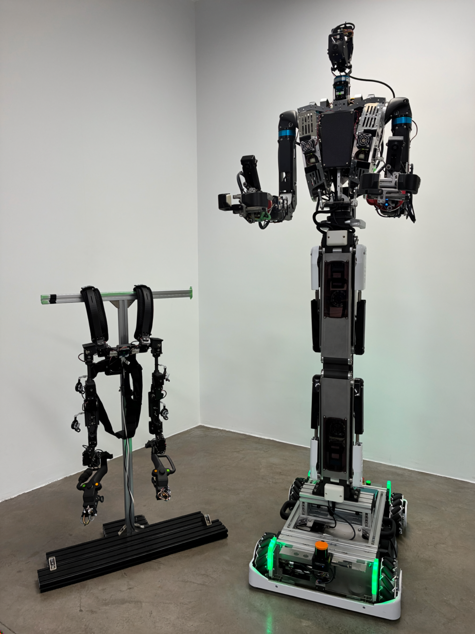 テレオペレーション装置とセミヒューマノイドロボット