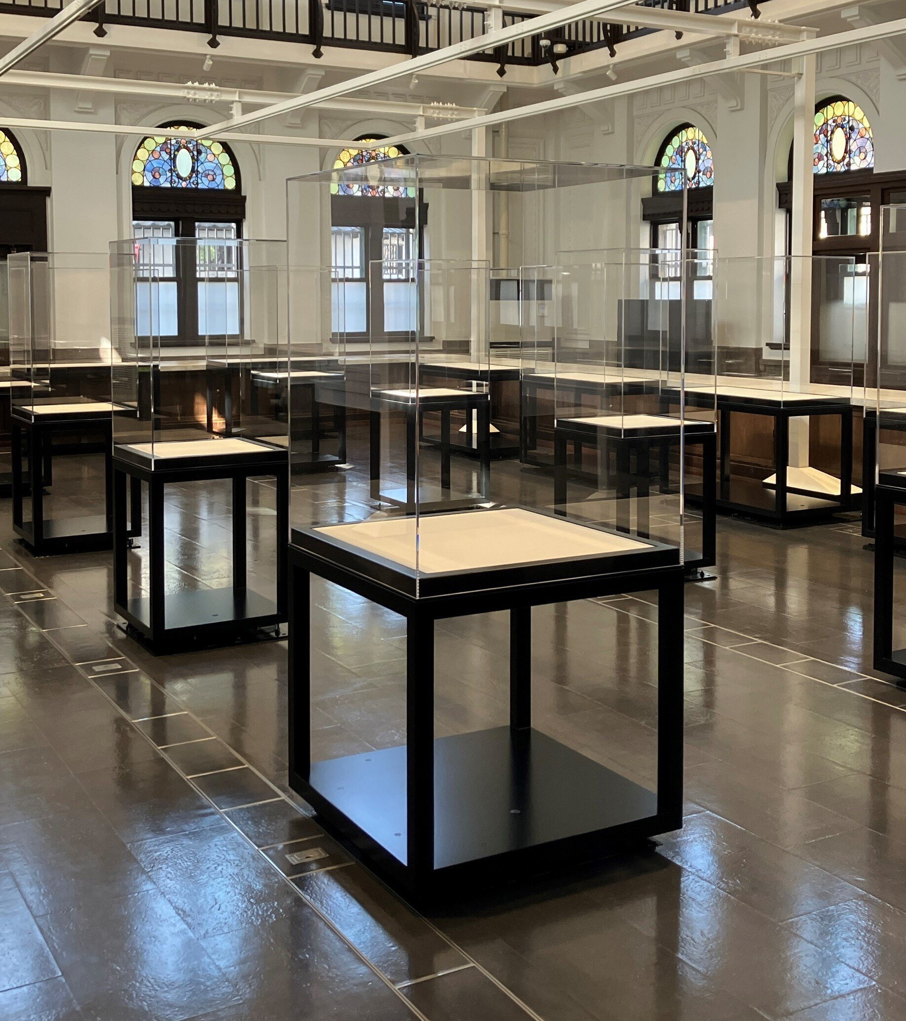 The Seismic Isolation Table Model VIT for Display Cases used in the Ohara Museum of Art's Torajiro Kojima Commemorative Gallery